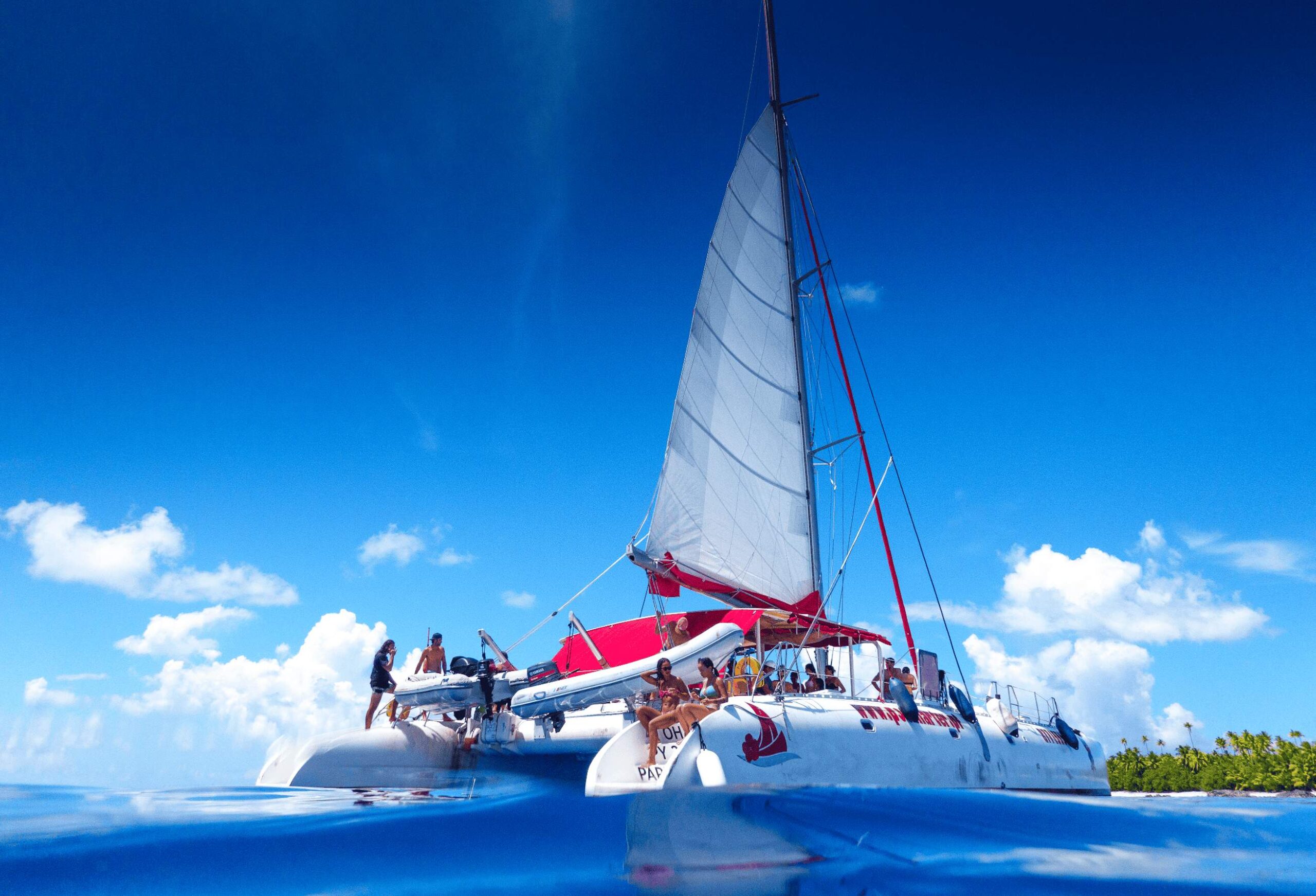 https://tahititourisme.kr/wp-content/uploads/2021/12/Excursion-journee-Tetiaroa-depart-Tahiti-Poe-Charter-Maxi-catamaran-Polynesie-francaise-location-catamaran-compressed-scaled.jpg